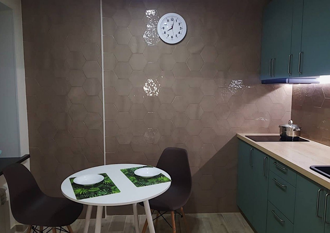 Плитка 18x18 Vodevil Mokka гладкая глянцевая коричневый Cifre Плитка 18x18 Vodevil Mokka гладкая глянцевая коричневый Cifre