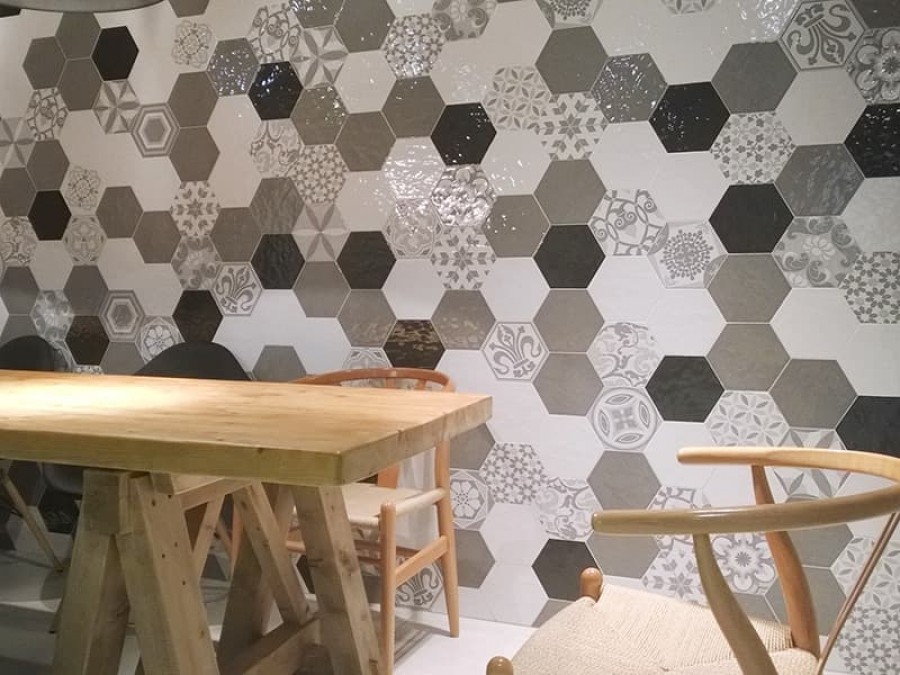 Плитка 18x18 Vodevil Mokka гладкая глянцевая коричневый Cifre Плитка 18x18 Vodevil Mokka гладкая глянцевая коричневый Cifre