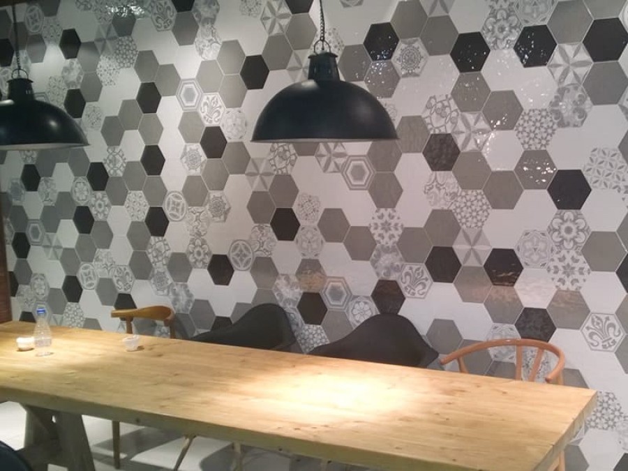 Плитка 18x18 Vodevil Mokka гладкая глянцевая коричневый Cifre Плитка 18x18 Vodevil Mokka гладкая глянцевая коричневый Cifre