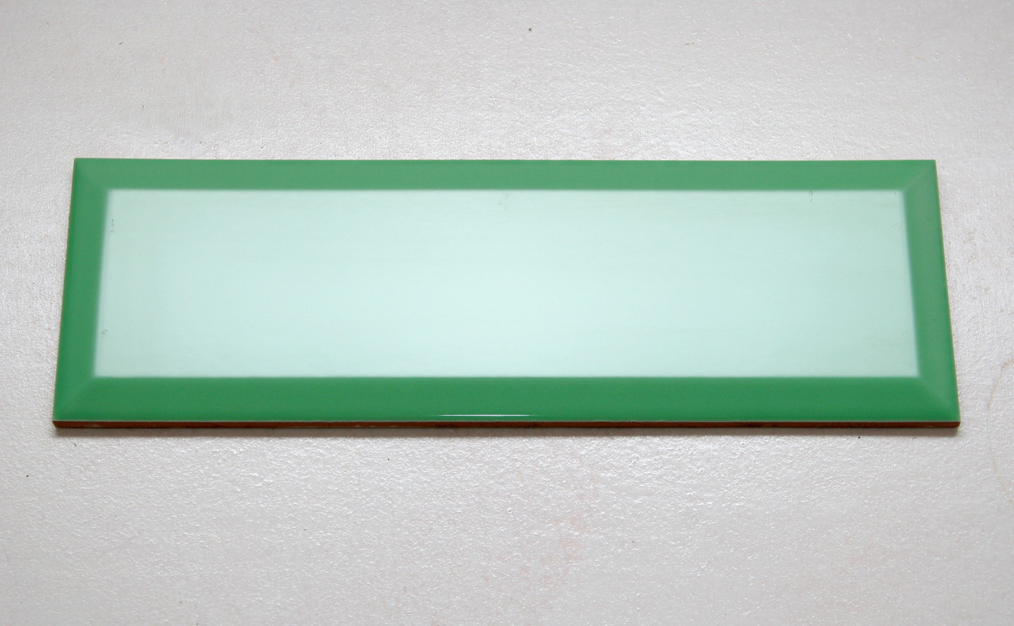 Кабанчик 30x10 Biselado Hoja Brillo гладкая глянцевая зеленый Dar Ceramics Кабанчик 30x10 Biselado Hoja Brillo гладкая глянцевая зеленый Dar Ceramics