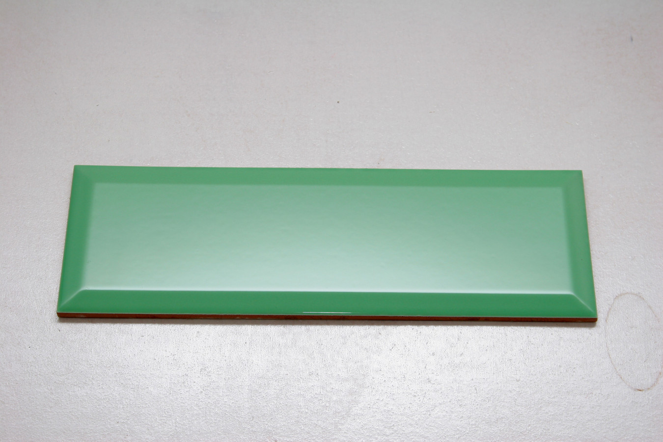 Кабанчик 30x10 Biselado Hoja Brillo гладкая глянцевая зеленый Dar Ceramics Кабанчик 30x10 Biselado Hoja Brillo гладкая глянцевая зеленый Dar Ceramics