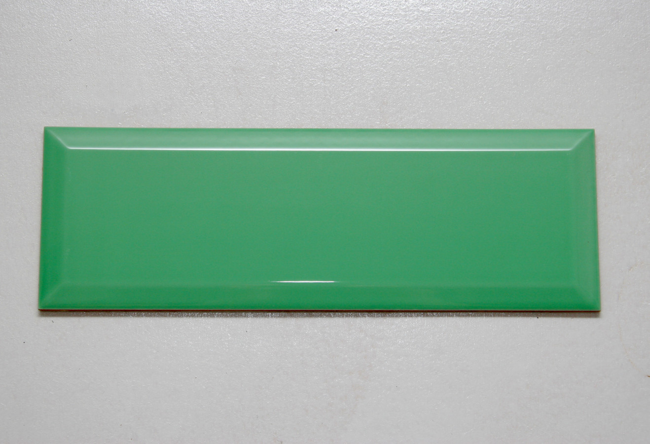 Кабанчик 30x10 Biselado Hoja Mate гладкая матовая зеленый Dar Ceramics Кабанчик 30x10 Biselado Hoja Mate гладкая матовая зеленый Dar Ceramics