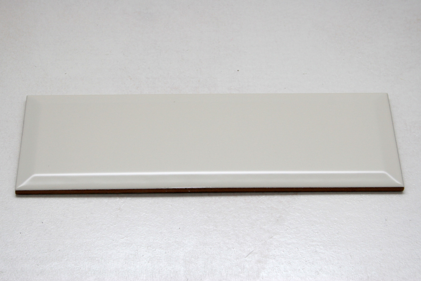 Кабанчик 30x10 Biselado Hueso Brillo гладкая глянцевая бежевый Dar Ceramics Кабанчик 30x10 Biselado Hueso Brillo гладкая глянцевая бежевый Dar Ceramics